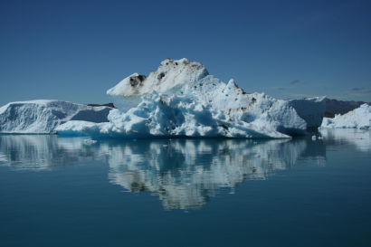 Lac et iceberg au Groenland