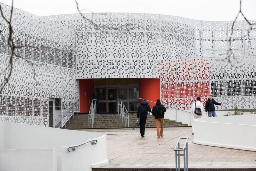 Vue extérieure du parvis de l'IUT de Vesoul