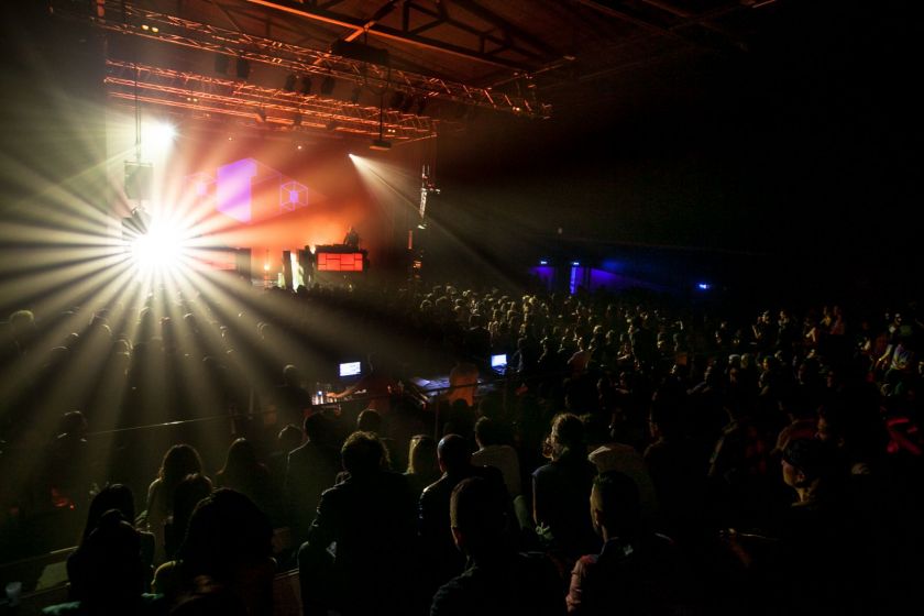 Salle de concert pleine à la Rodia