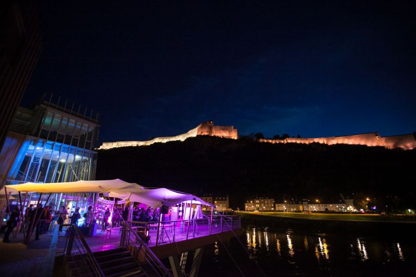 vie de la citadelle et de la terrasse de la Rodia de nuit