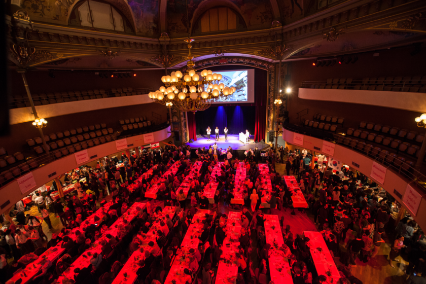 La salle du Kursaal vue du dessus et comble