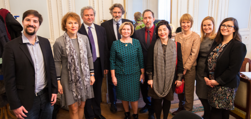 Une délégation de l'université pédagogique d'État de l'Altaï accueillie à l'université de Franche-Comté (photo de groupe)