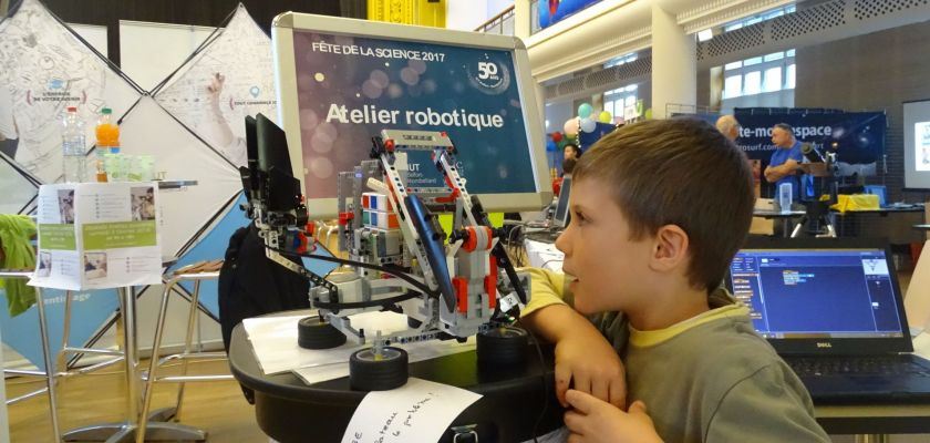 Robotique, informatique, énergie : rendre la recherche accessible aux enfants