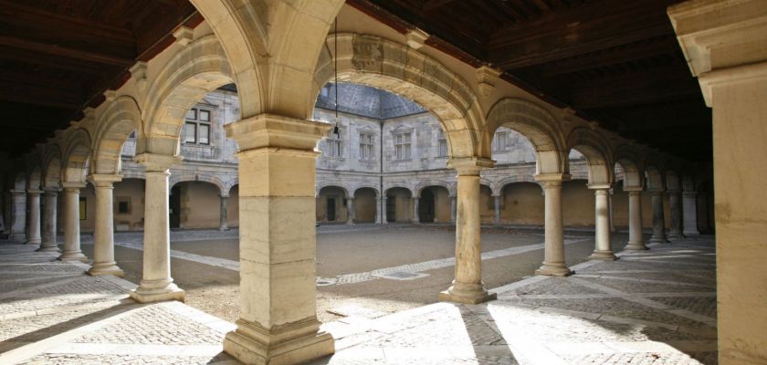 Cour du Palais Granvelle