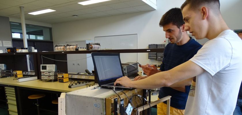 Instrumentation de ruches par des étudiants de l'IUT de Belfort-Montbéliard