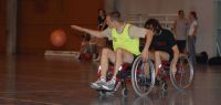 Match de basket en fauteuil roulant