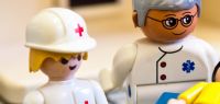 Personnages Playmobil représentant des médecins 