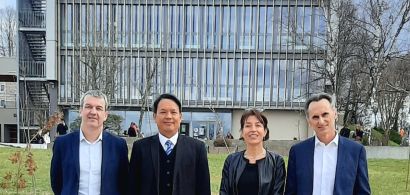 Le Professeur Pokpong Sisrannit, entouré de Mme la Proffesseure Béatrice Lapérou-Scheneider, M. Christophe Geslot, directeur du CRJFC et M. Christophe Lang directeur de l'UFR SJEPG