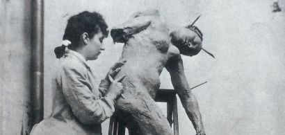 Camille Claudel et Jessie Lipscomb sculptant dans leur atelier