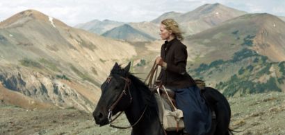 Photo extraite du film : l&#039;actrice principale sur un cheval